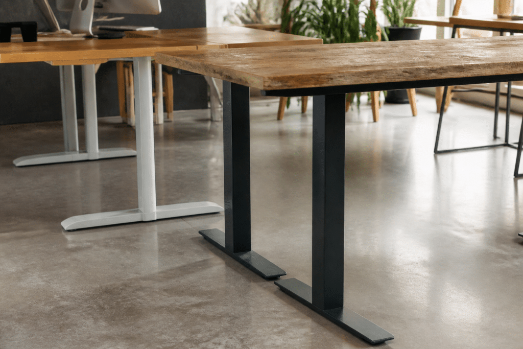Differentes bases metalliques et bois pour bureaux