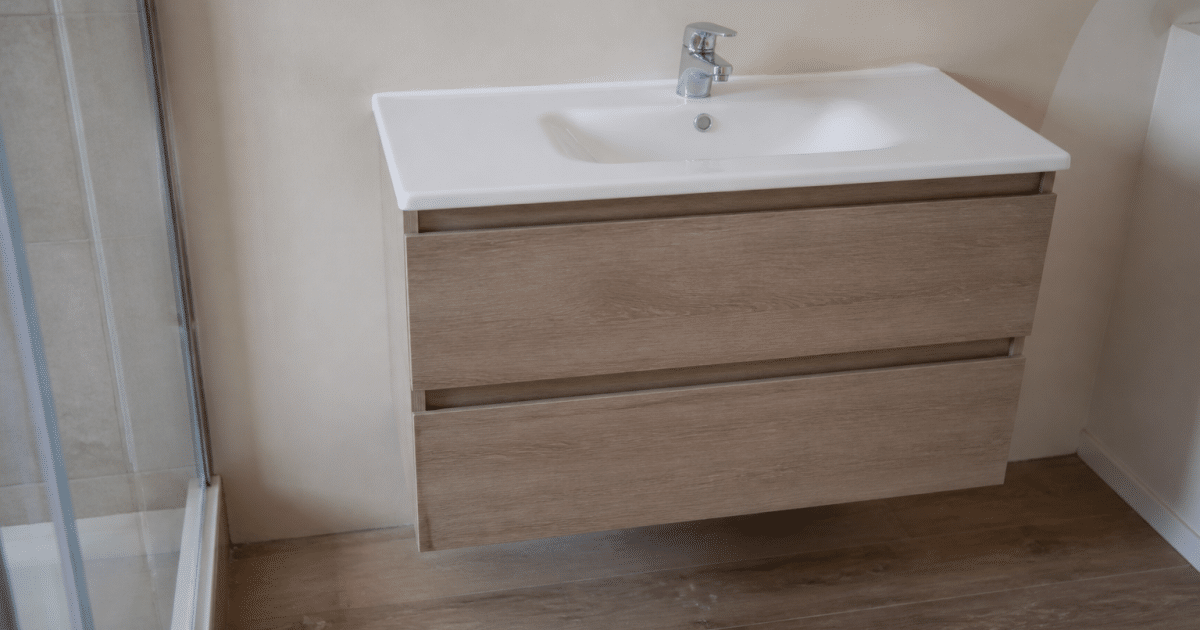Meuble salle bain fixe au mur avec chevilles placo