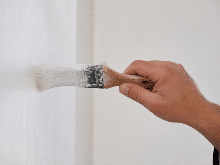 Quel rouleau choisir pour peindre un mur sans laisser de trace ?