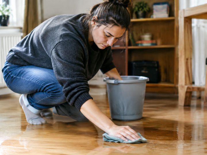 Comment entretenir un parquet ciré au quotidien et le re-cirer